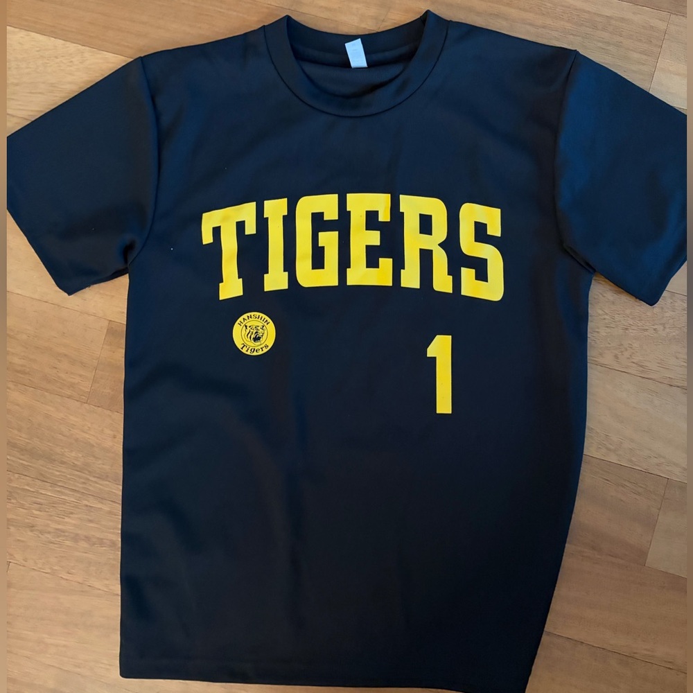 Hanshin Tigers Shota Morishita #1 t-shirt Shirsey (Asia men’s medium)